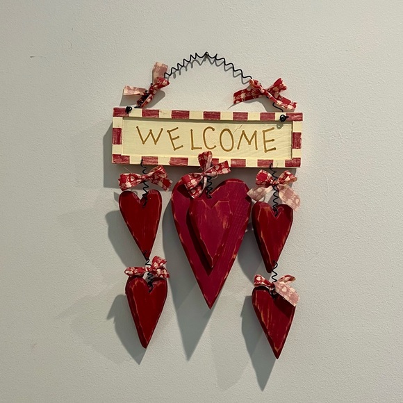 Valentine’s Day Heart Welcome Wood Sign Wall Decor - Picture 4 of 8